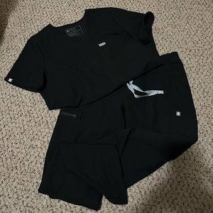 Figs Black Scrub Set
